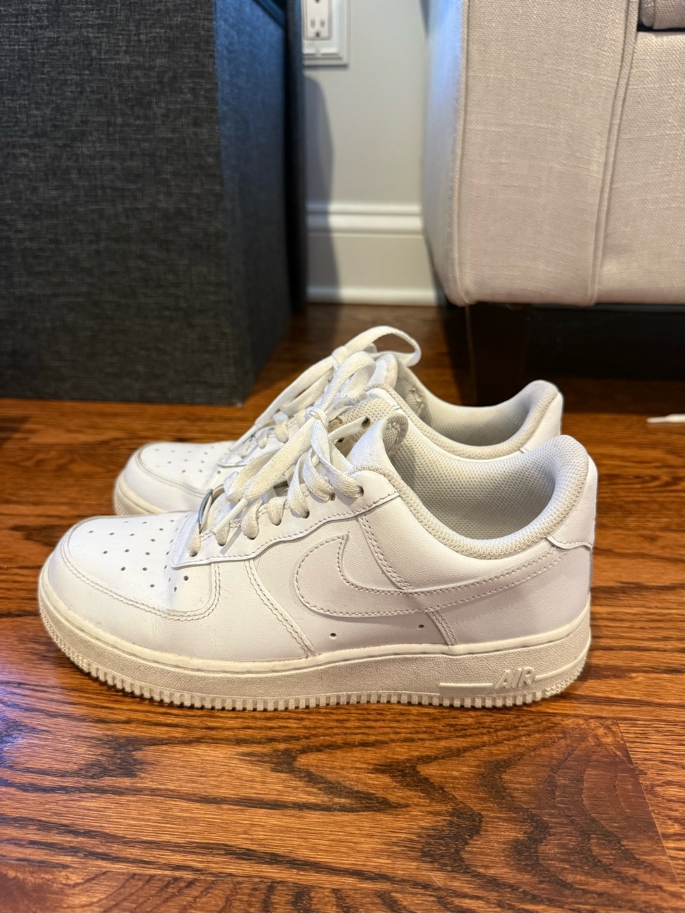 Nike women’s' White Leather Air Force 1 Sneakers - Classic Low-Top